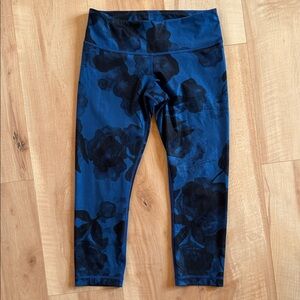 🍋Lululemon Wunder Under Crop II *Full-On Luxtreme, Size 6